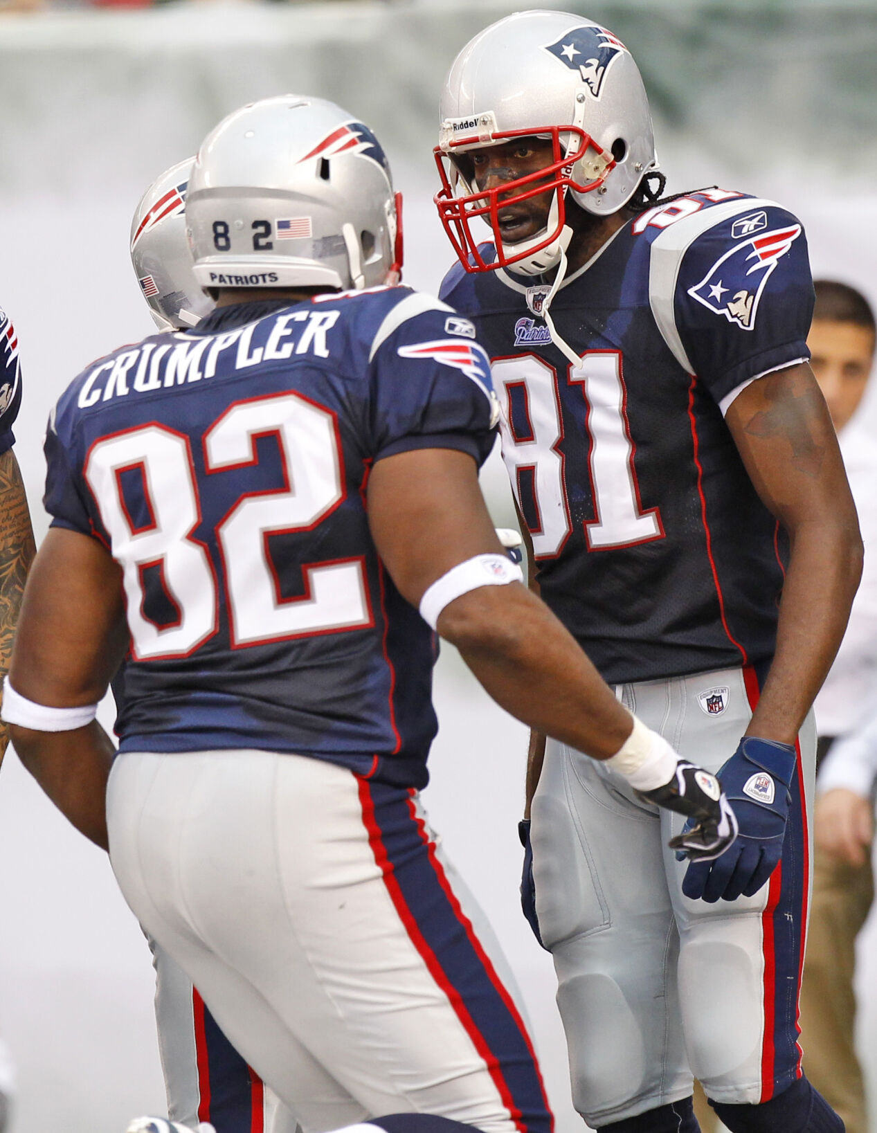 2010: Randy Moss becomes fourth player to reach 150 career touchdowns